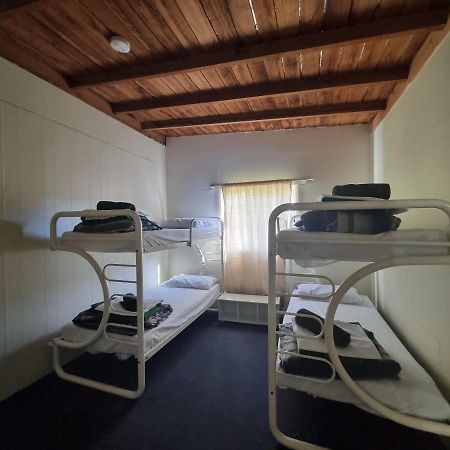 Strahan Backpackers Экстерьер фото