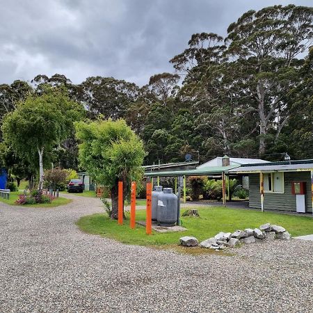 Strahan Backpackers Экстерьер фото