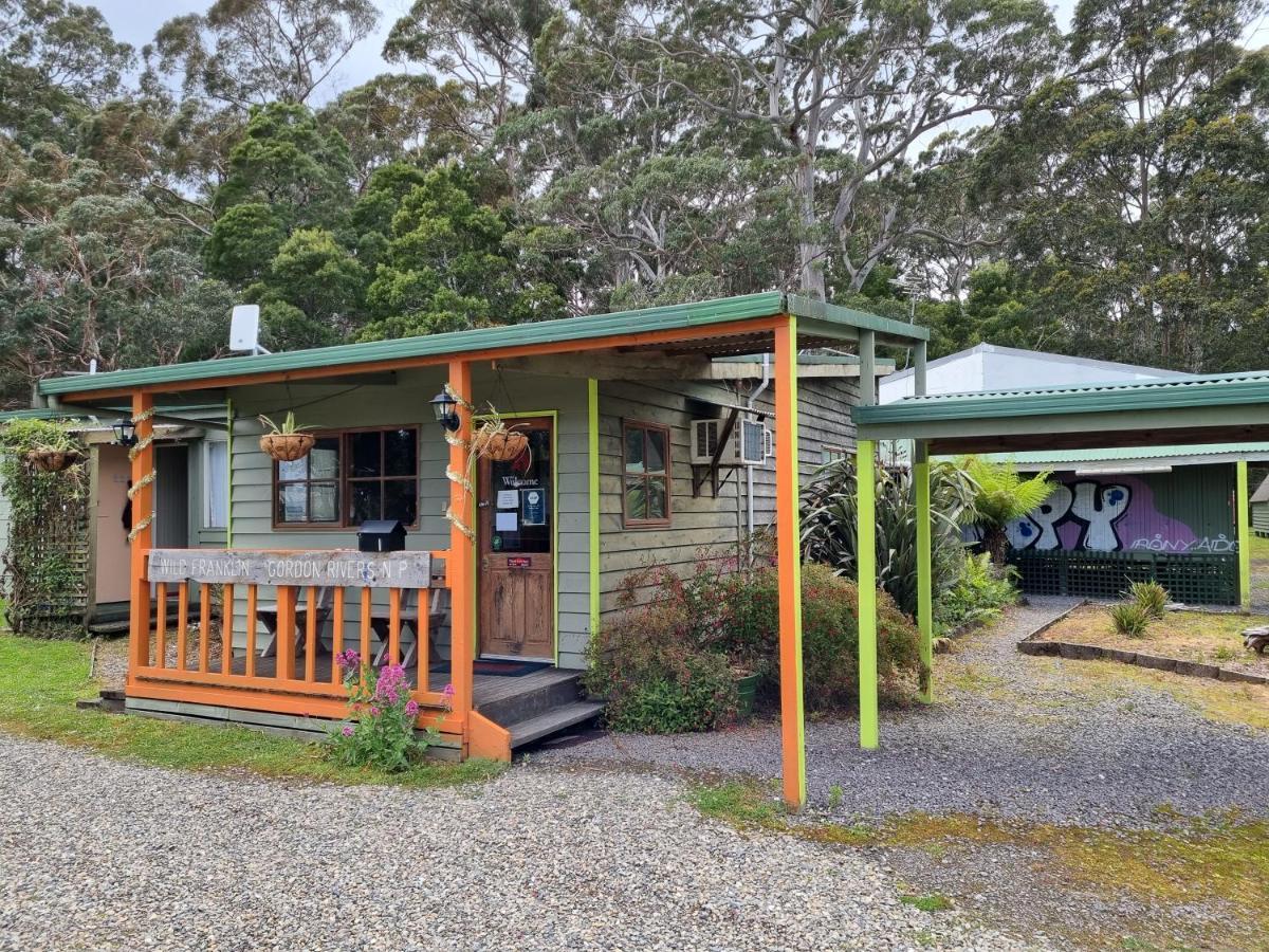 Strahan Backpackers Экстерьер фото