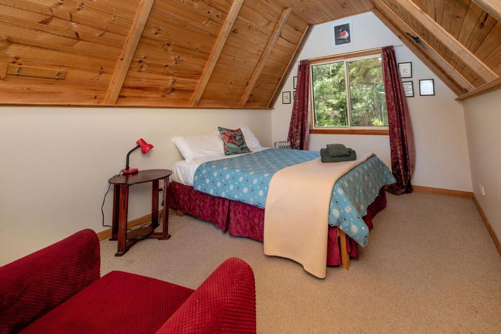Strahan Backpackers Экстерьер фото