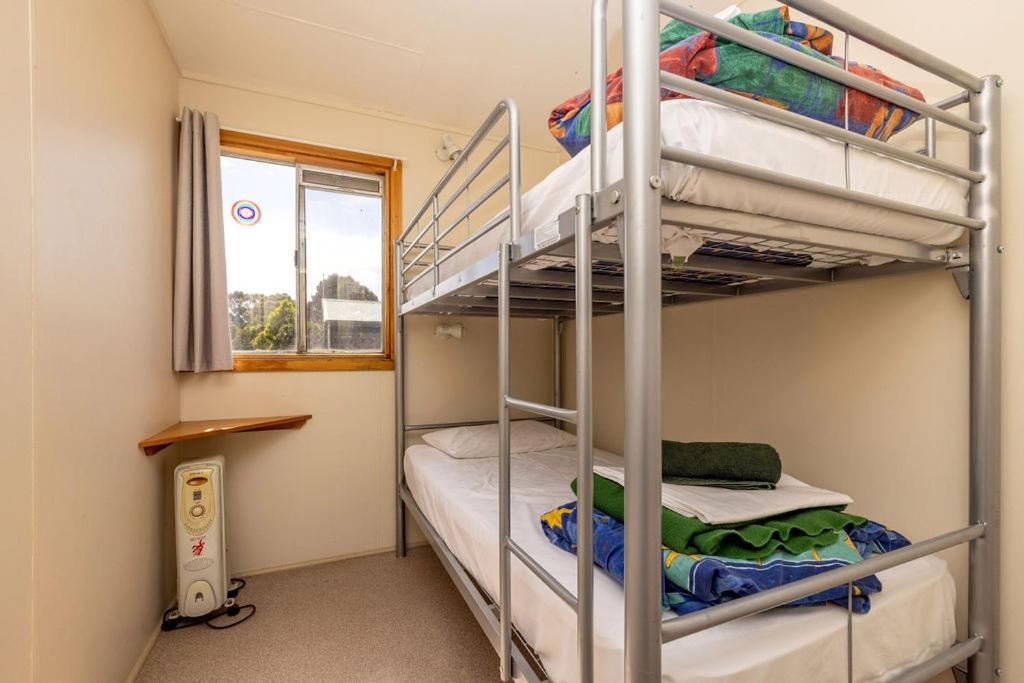 Strahan Backpackers Экстерьер фото