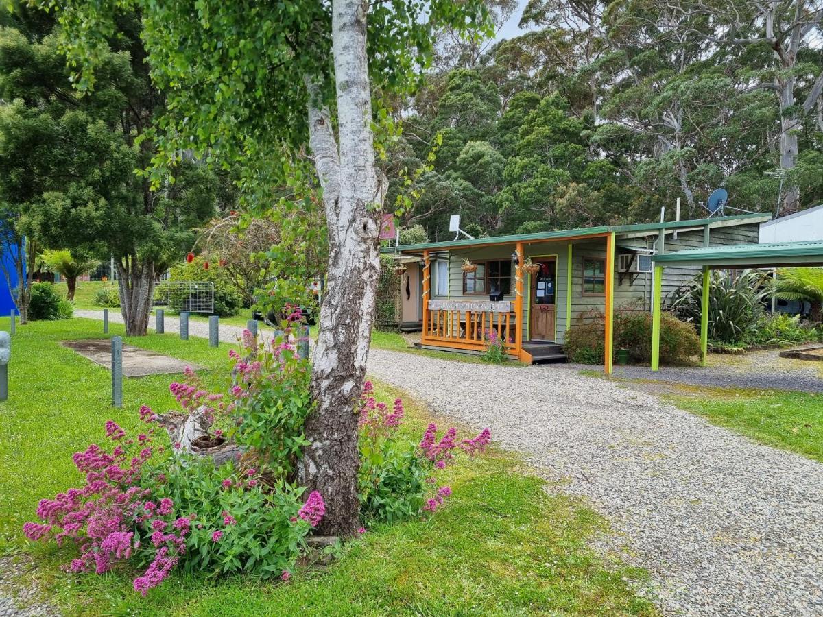 Strahan Backpackers Экстерьер фото